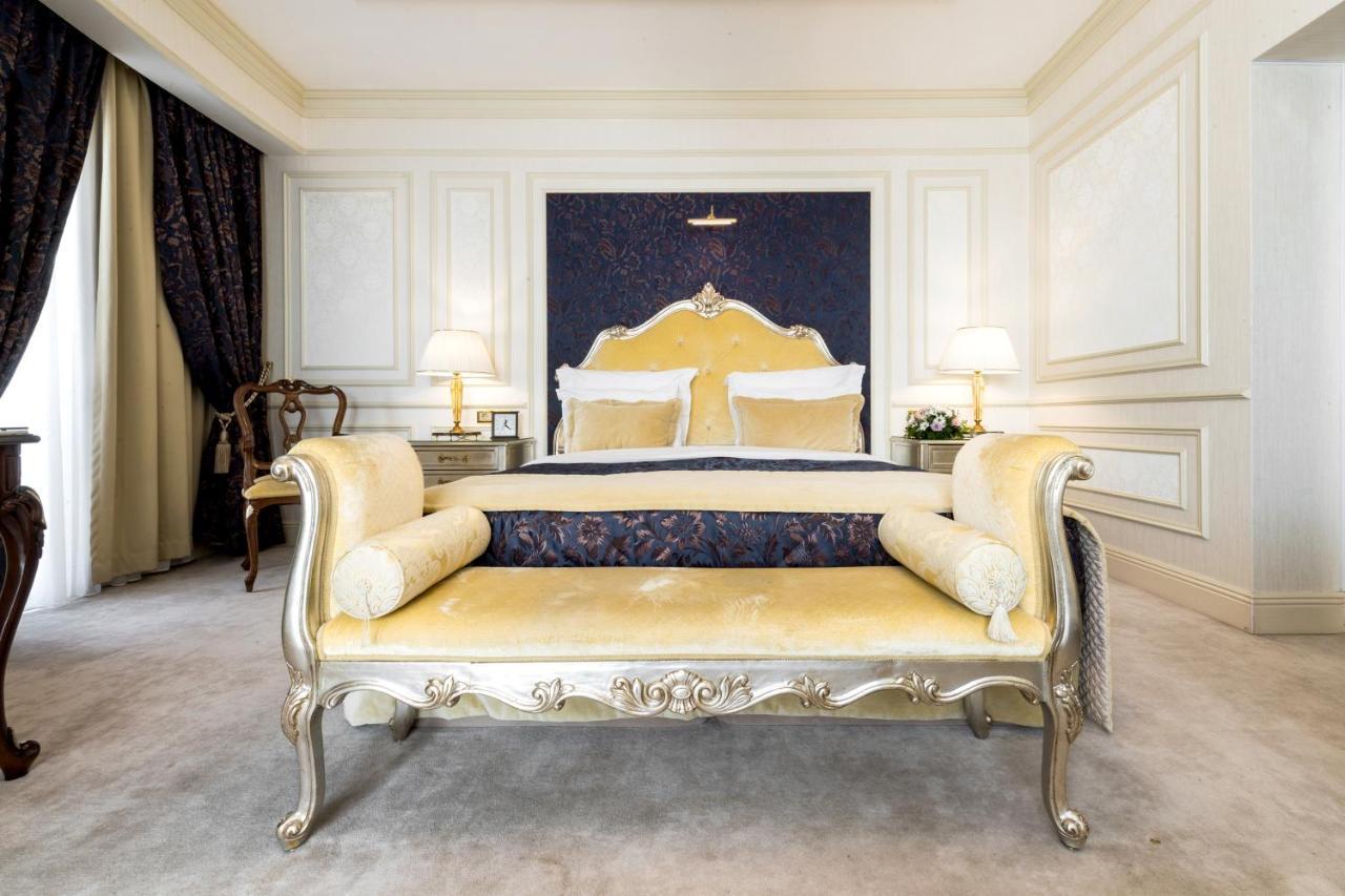 リクソス カディシャ シムケント ホテル エクステリア 写真 A bedroom at the hotel