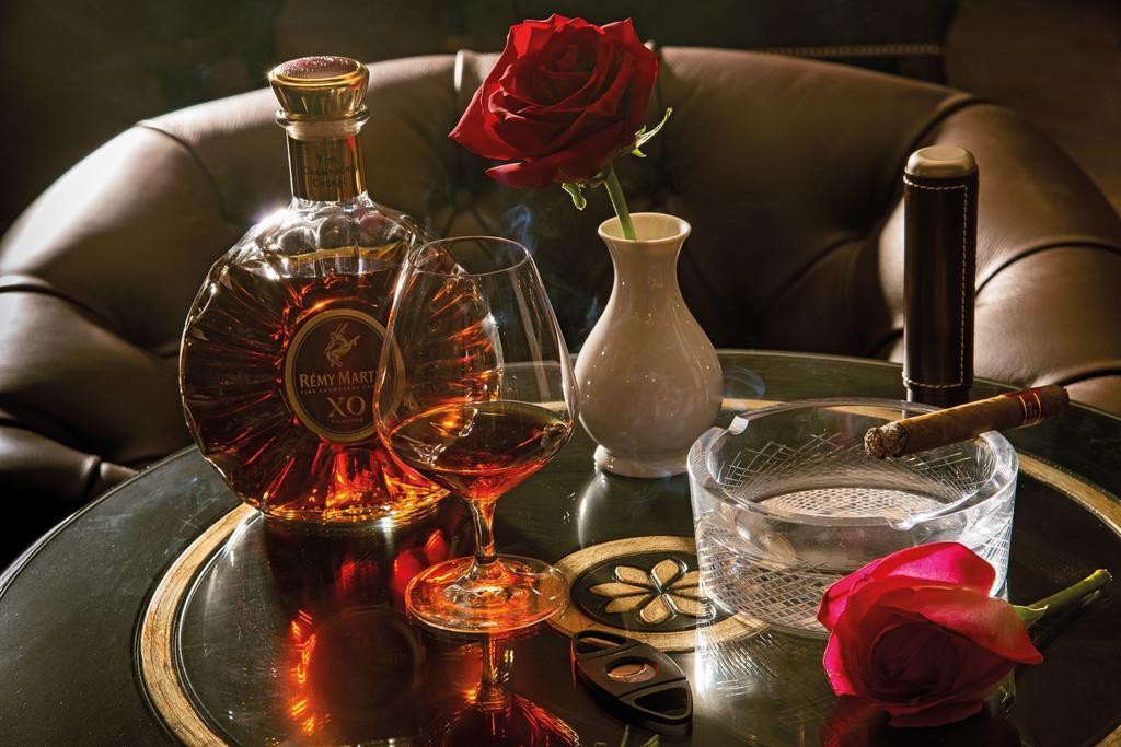 リクソス カディシャ シムケント ホテル エクステリア 写真 A bottle of Courvoisier