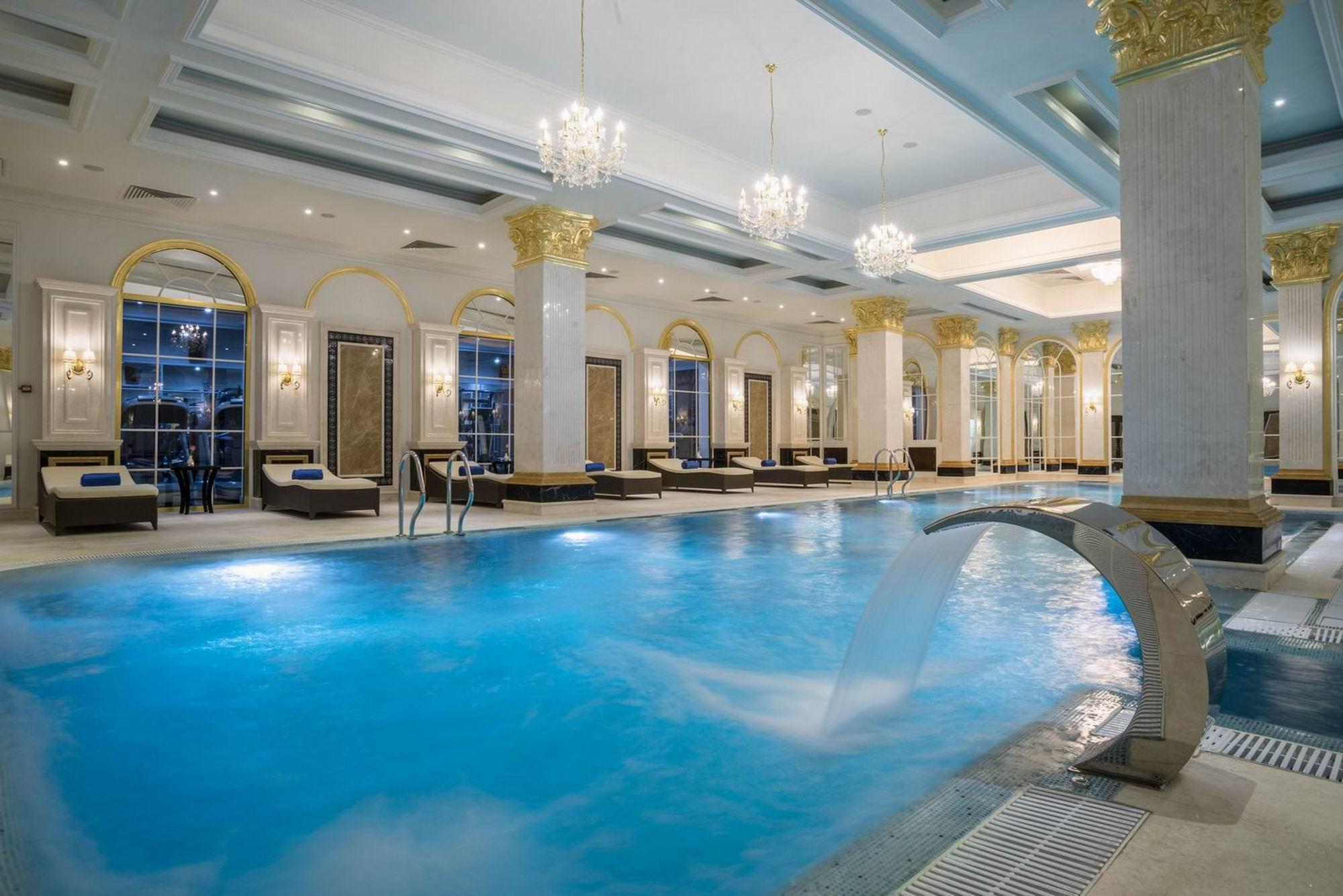 リクソス カディシャ シムケント ホテル エクステリア 写真 The swimming pool at the Four Seasons Hotel
