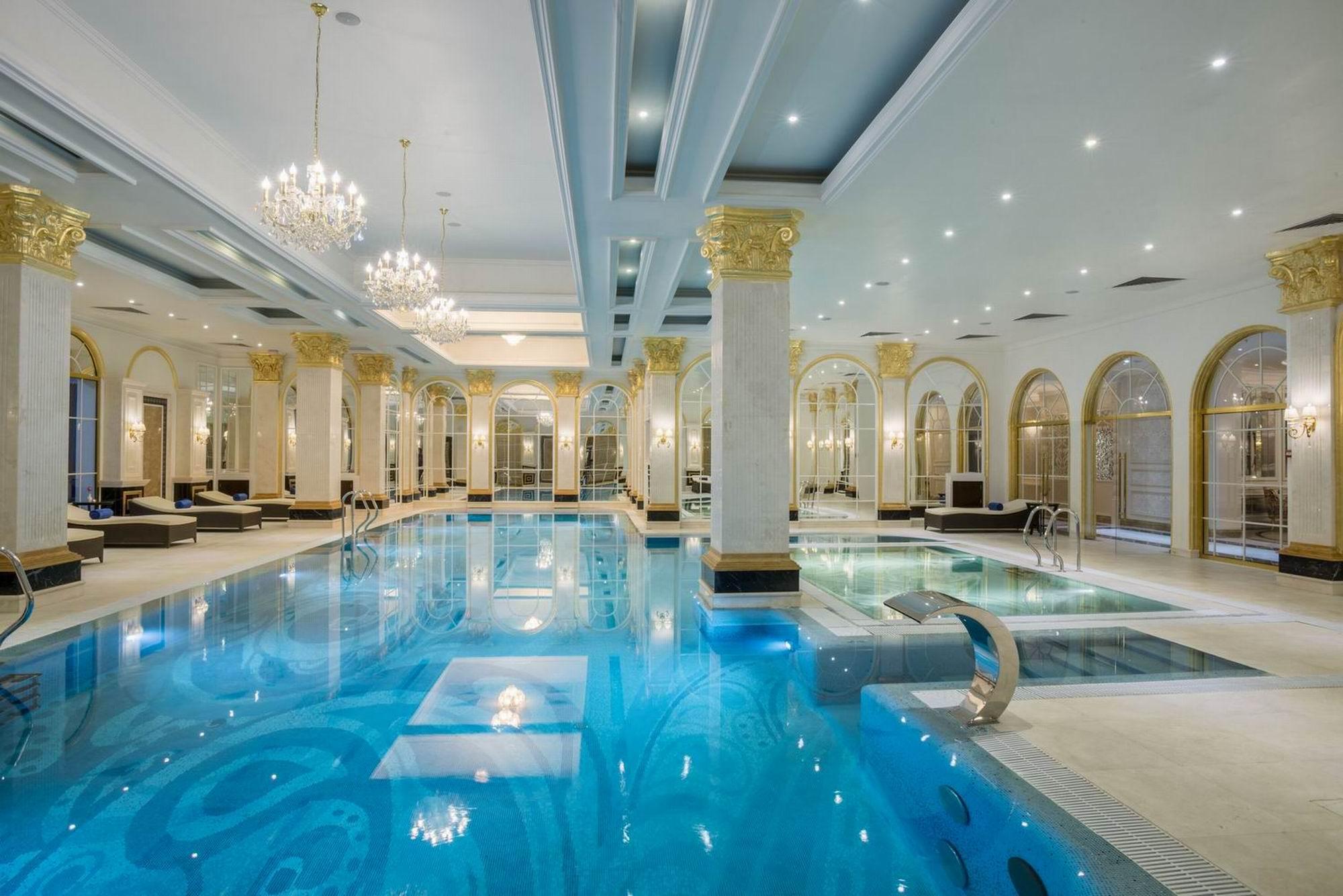 リクソス カディシャ シムケント ホテル エクステリア 写真 The swimming pool at the Four Seasons Hotel